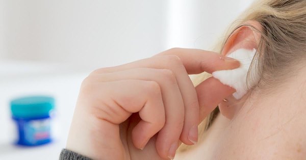 Борний спирт у вухо: інструкція із застосування, як капати і чи можна