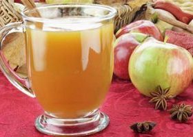 Яблучний сік: склад і корисні властивості, застосування напою для профілактики раку і серцево-судинних захворювань
