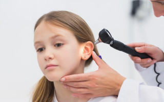 Стафілокок у вусі: причини, симптоми і лікування