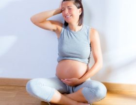Болить голова у вагітної: провокуючі фактори, способи позбавлення, побічні ефекти, профілактичні заходи