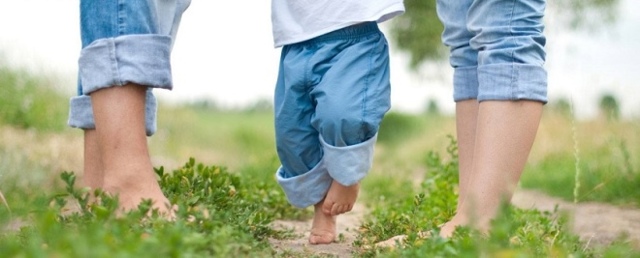 Чому дитина ходить на носочках в 1 рік, до якого лікаря звернутися?