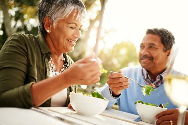 Вітаміни для літніх людей: комплекси для чоловіків і жінок старше 50, 60, 70, 80 років