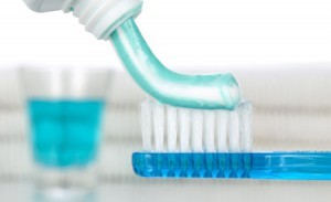 Фтор в зубній пасті: користь і шкода, навіщо він потрібен, чи шкідливий