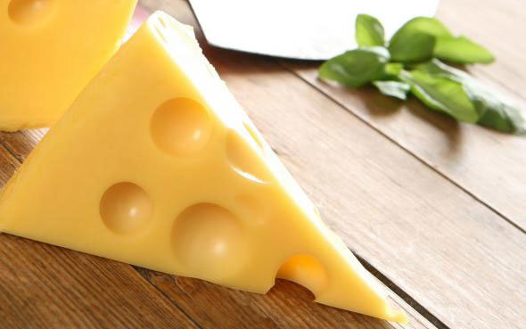 Голландський сир: користь і шкода, харчова цінність, протипоказання, склад