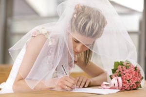 Міняти чи прізвище, виходячи заміж: 9 моментів, які варто обміркувати