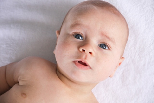 Кривошея у немовлят: симптоми, лікування, профілактика кривошиї у новонароджених