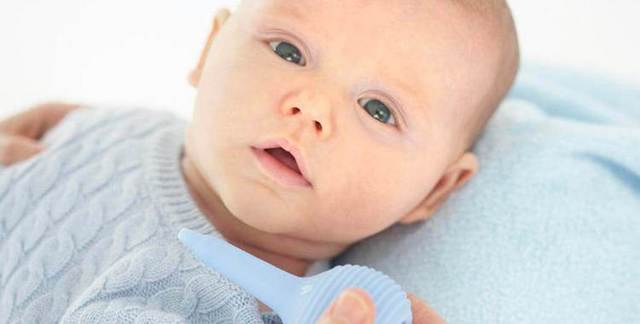 У немовляти закладений ніс: що робити, причини і як лікувати