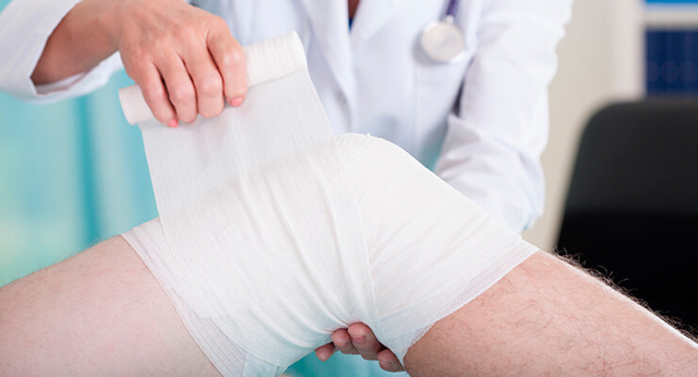 Болить коліно при згинанні і розгинанні: причини, лікування, можливі хвороби