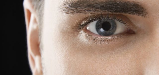 Чорна точка в оці на рогівці, пересувається з поглядом: лікування сліпих плям