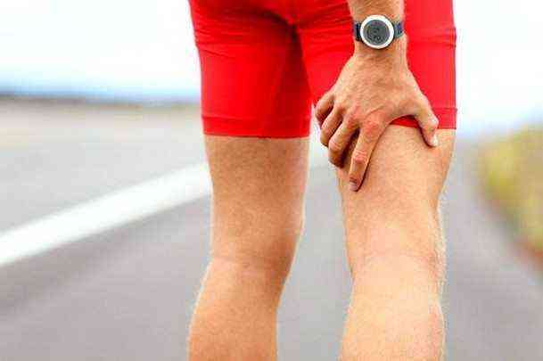 Ниє нога від стегна до коліна в стані спокою: причини, що робити, який лікар лікує