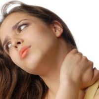 Міалгія шиї: симптоми, лікування медикаментами і засоби народної медицини