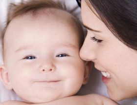 Прищі у немовлят на обличчі: причини висипу у новонароджених, лікування висипань у немовлят