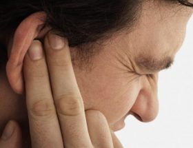 Зовнішній отит, «вухо плавця»: причини виникнення, клінічні прояви, діагностика і способи лікування