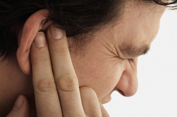 Зовнішній отит, «вухо плавця»: причини виникнення, клінічні прояви, діагностика і способи лікування