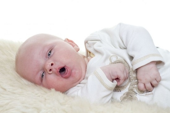 Білі соплі у дитини: чому і чим краще лікувати?