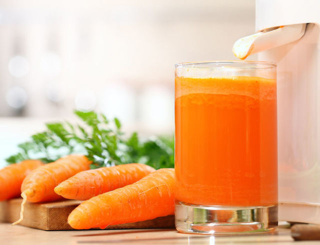 Морквяний сік від нежиті для дітей: рекомендації щодо застосування і народні рецепти