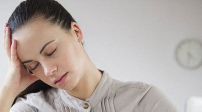 Що робити при головному болю і підвищеному тиску: можливі причини головного болю