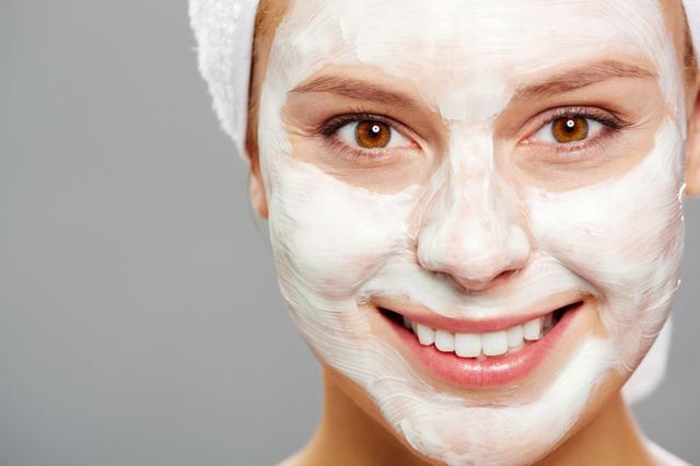 Домашні маски для комбінованої шкіри обличчя: очищаючі, зволожуючі, живильні маски