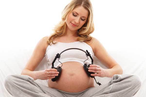 18 тиждень вагітності: що відбувається з малюком, ворушіння, відчуття мами