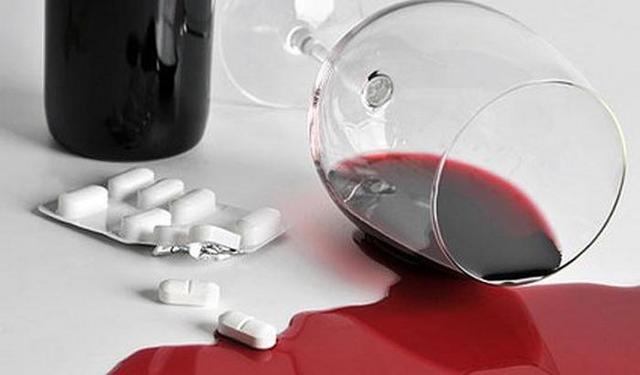 Чи можна змішувати алкоголь з антибіотиками: які наслідки вживання вина з ліками