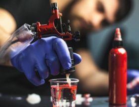 Чи небезпечно набивати татуювання: ризики для здоров'я, який відсоток підхопить інфекцію?